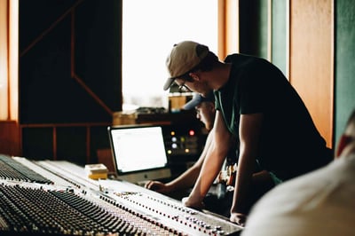 25-Blog-Photo-Posts_How-to-choose-the-best-music-business-program