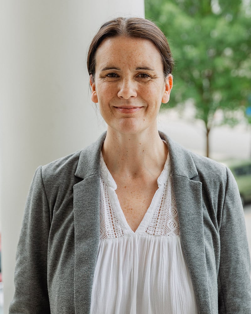 202201_MKTG_HEADSHOT_Julie-OMeara_WEB_v01