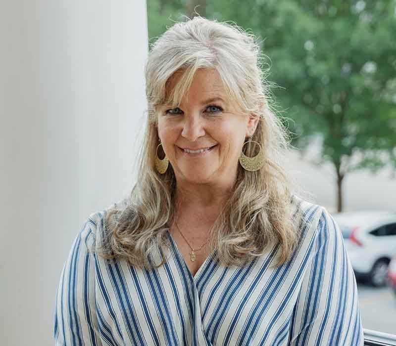 202203_MKTG_HEADSHOT_BeckyFarley_WEB_v01