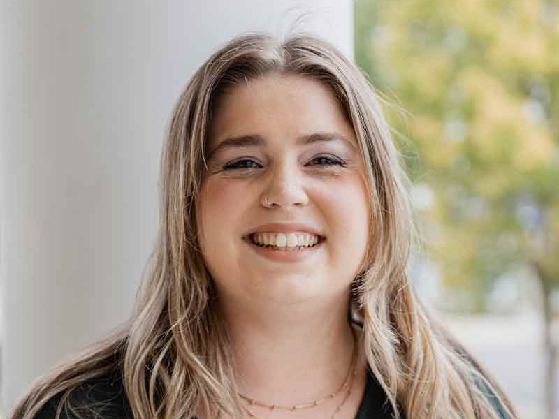 2022_MKTG_HEADSHOT_AshleyBauer_WEB_v02